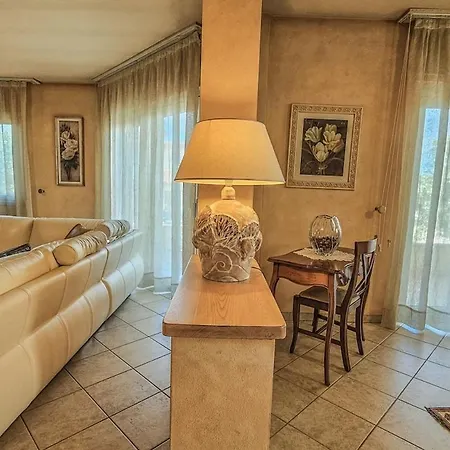 Smeralda - 3 Bedroom And Jacuzzi Villa Arzachena