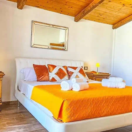 Smeralda - 3 Bedroom And Jacuzzi Arzachena