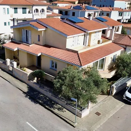 Smeralda - 3 Bedroom And Jacuzzi Villa Arzachena