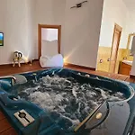 Villa Smeralda - 3 Bedroom And Jacuzzi *