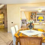 Smeralda - 3 Bedroom And Jacuzzi Villa Arzachena
