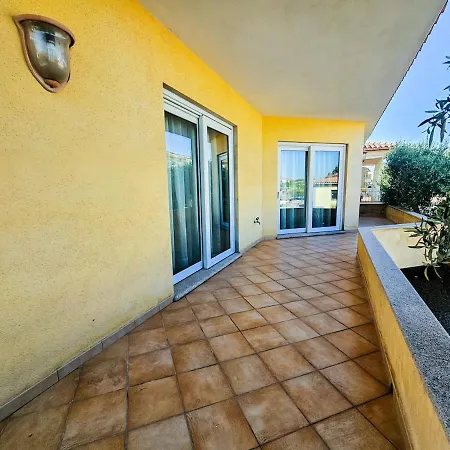 Smeralda - 3 Bedroom And Jacuzzi Arzachena