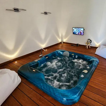 Smeralda - 3 Bedroom And Jacuzzi Villa