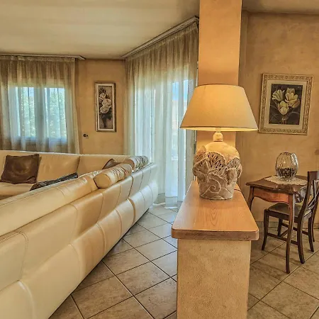 Villa Smeralda - 3 Bedroom And Jacuzzi *